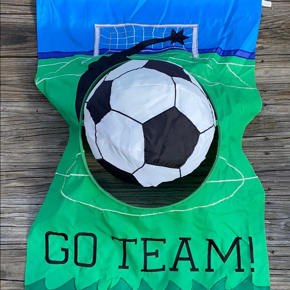 Large and small soccer flag - Picture 2 of 9